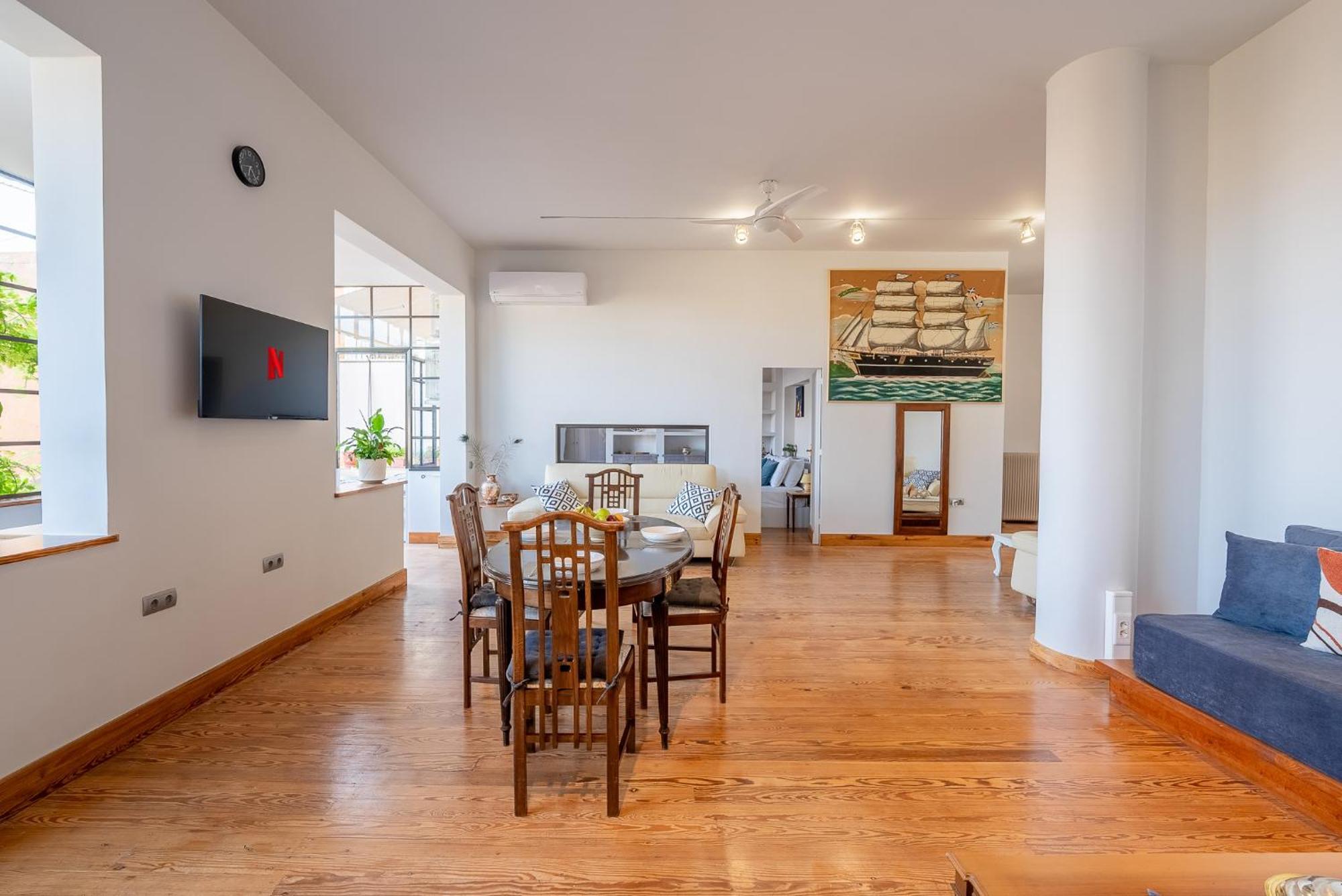 Spacious 2-bdrm At Filopappou Hill In Koukaki!
