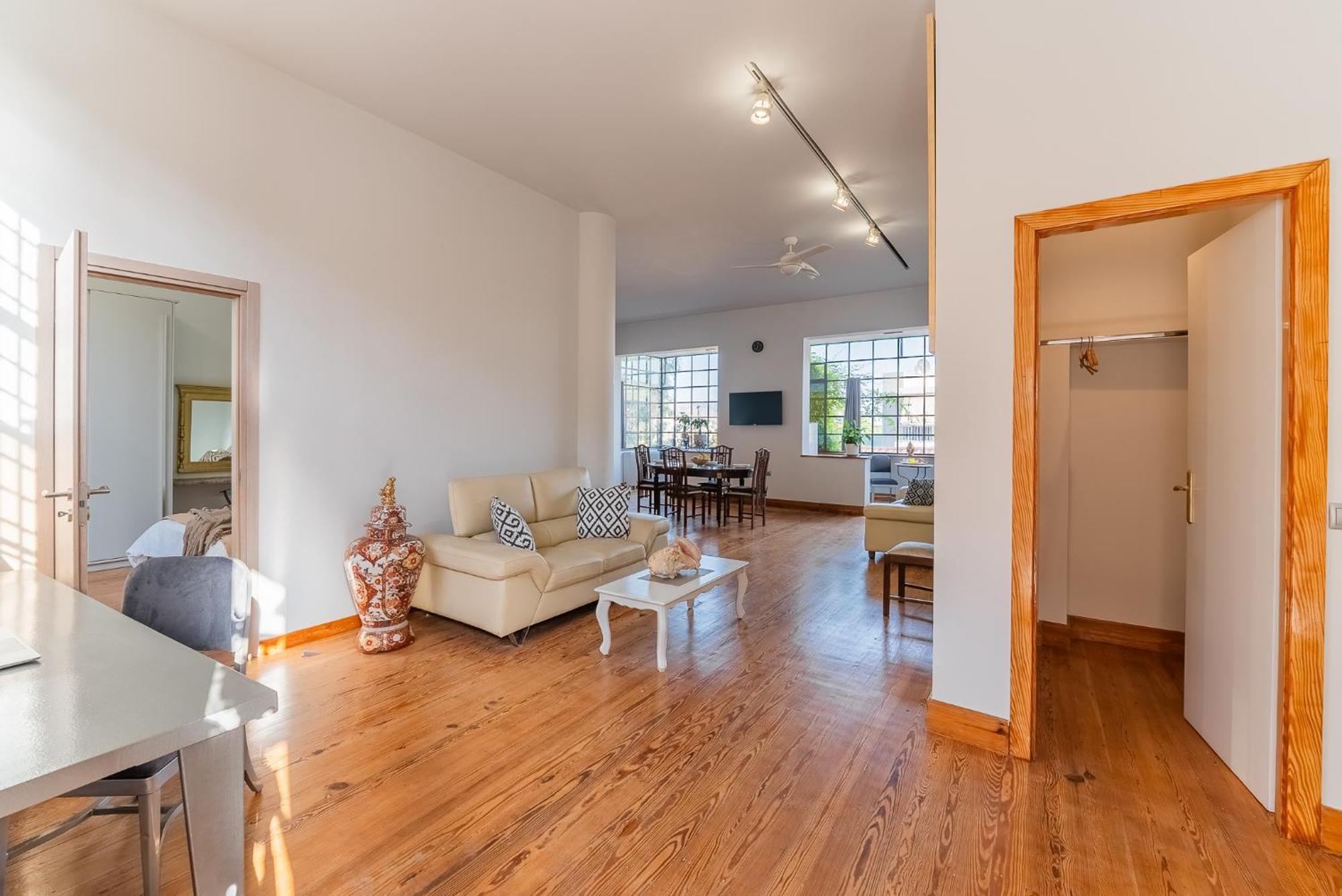Spacious 2-bdrm At Filopappou Hill In Koukaki! Apartment Athens