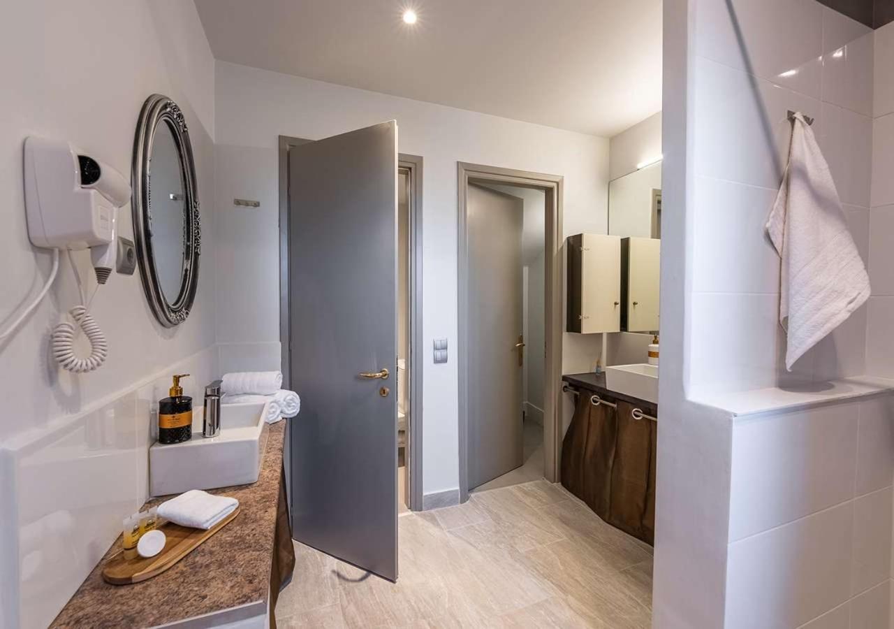 Apartment Spacious 2-bdrm At Filopappou Hill In Koukaki! Athens