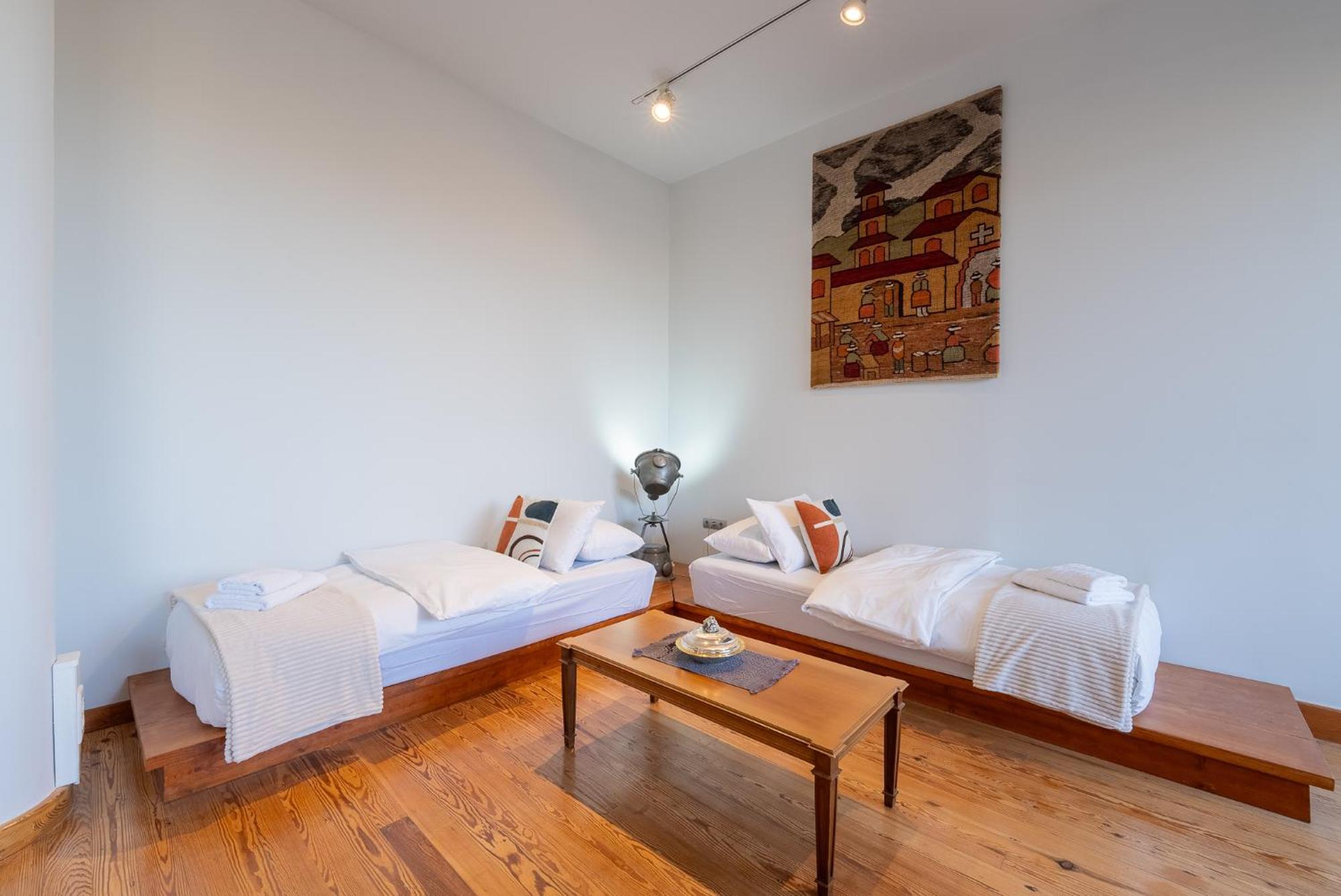 Spacious 2-bdrm At Filopappou Hill In Koukaki! Apartment